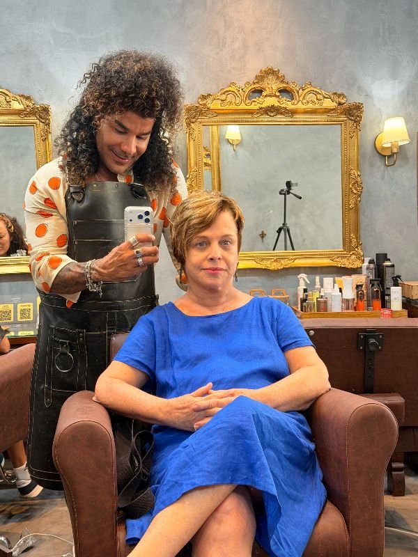 Corte de cabelo cacheado no Fidalgos Studio